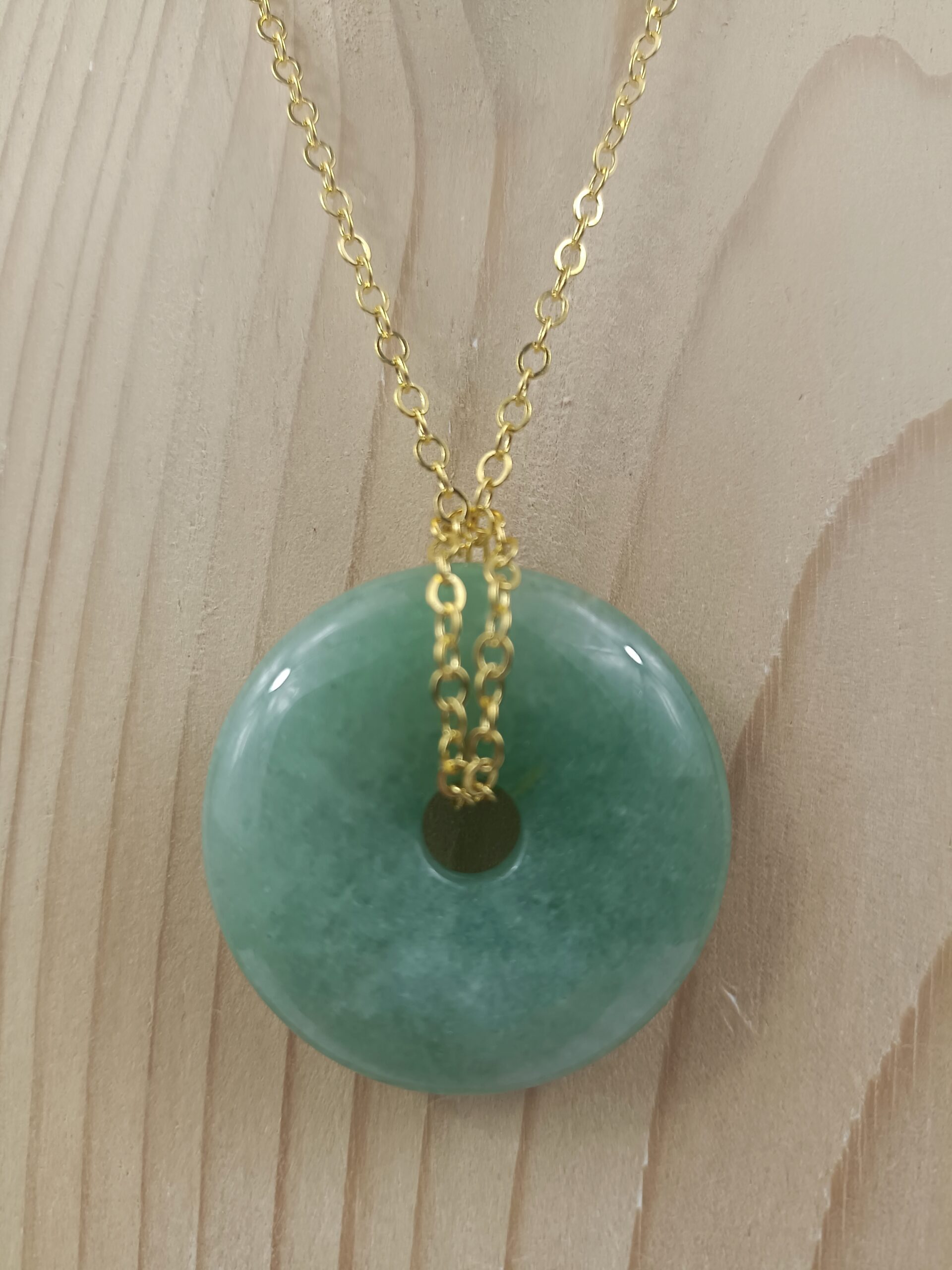 Collier Donut en Aventurine verte naturelle avec chaîne dorée – Qualité A – Image 3