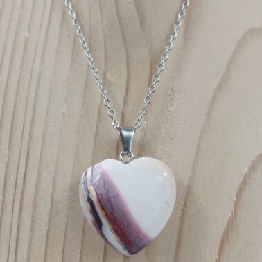 Collier cœur en Jaspe Mokaïte naturel avec cordon noir – Qualité A