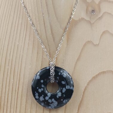 Collier Donut en Obsidienne Flocon de Neige naturelle avec chaîne argentée – Qualité A