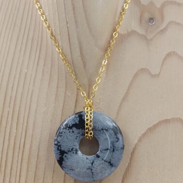 Collier Donut Obsidienne Flocon de Neige naturelle avec chaîne dorée – Qualité A