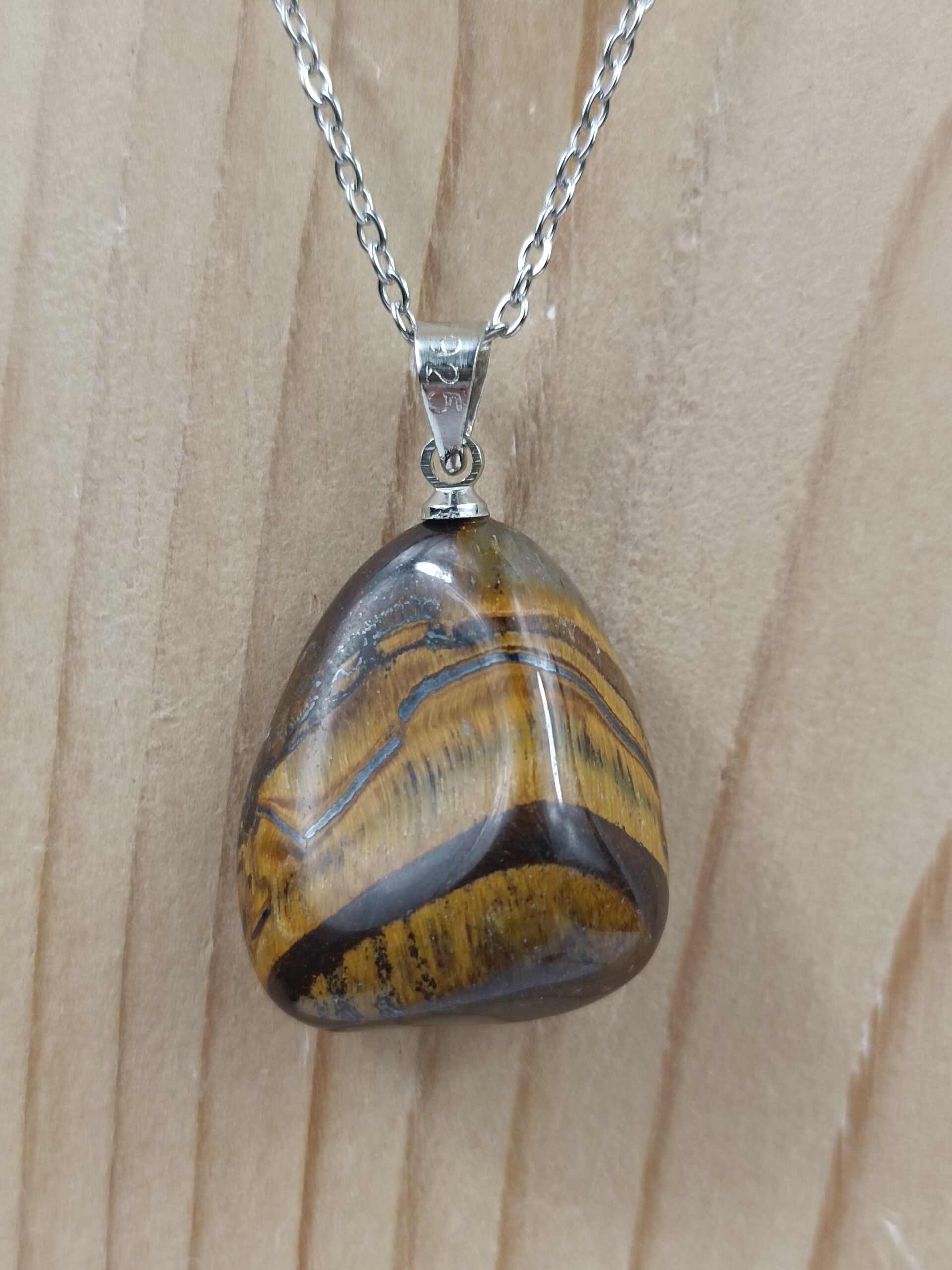 Collier pierre roulée Œil de Tigre naturel avec chaîne argentée – Qualité A – Image 3