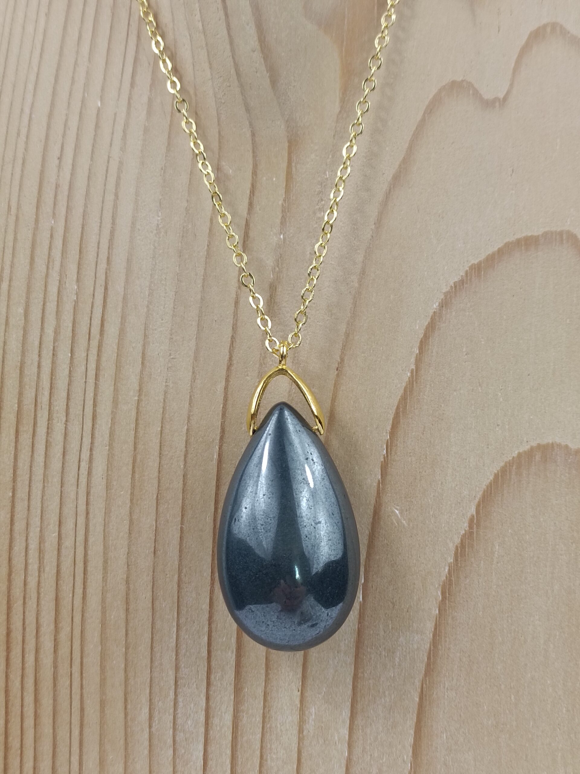 Sautoir Goutte Hématite naturelle avec chaîne dorée – Qualité A+