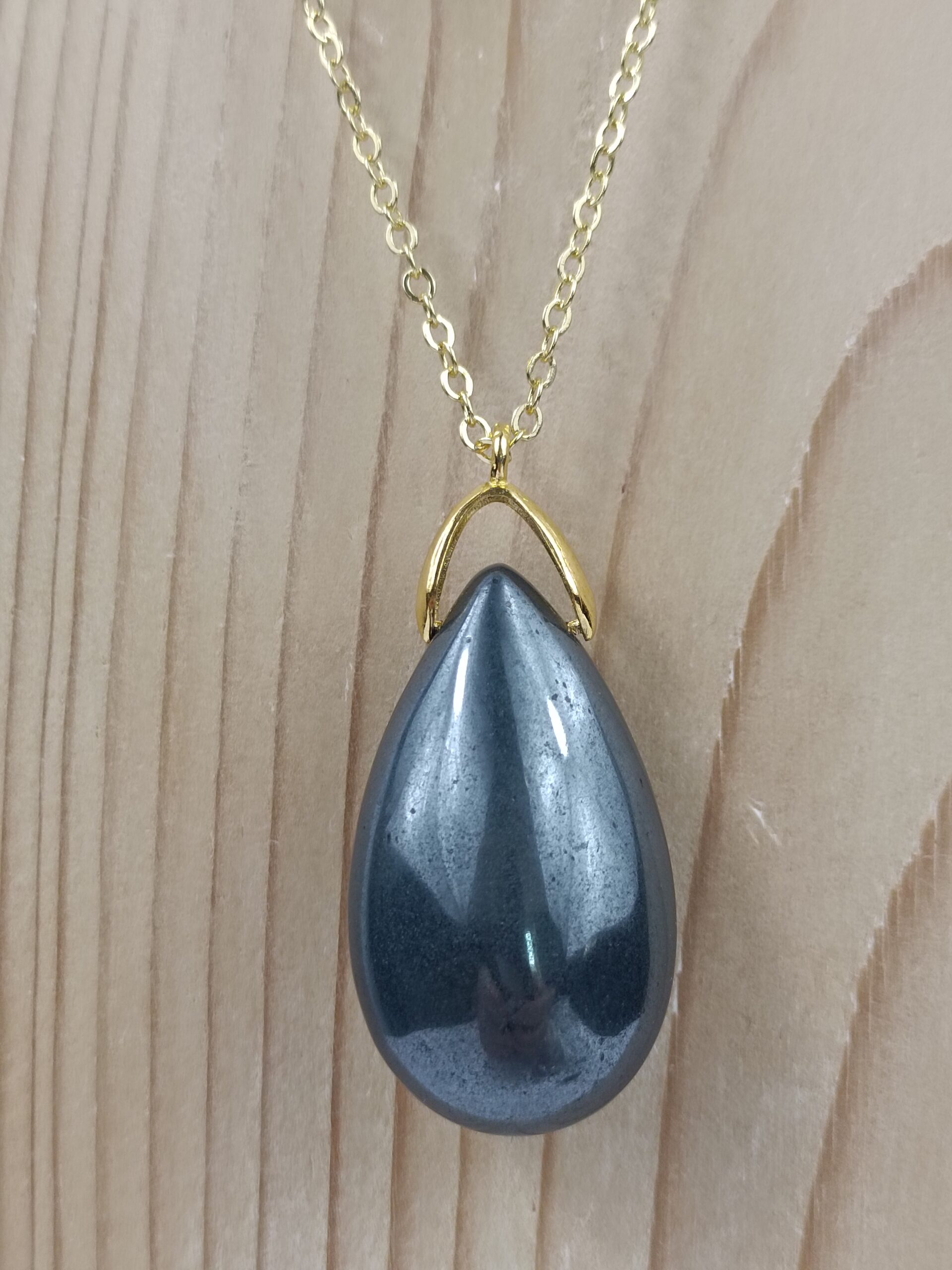 Sautoir Goutte Hématite naturelle avec chaîne dorée – Qualité A+ – Image 2