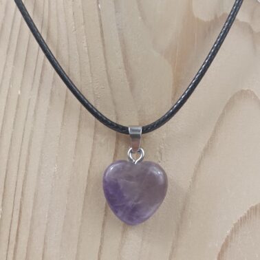 Collier pierre naturelle en forme de cœur Améthyste 1.5 X 1.5 cm