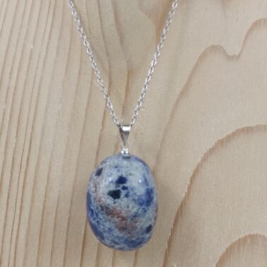 Pierre naturelle roulée en Sodalite de Namibie