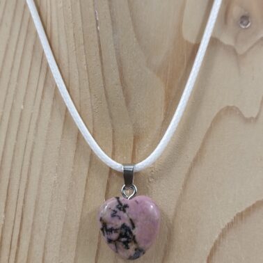 Collier cœur en pierre naturelle Rhodonite qualité A