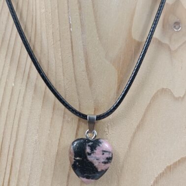 Collier cœur en pierre naturelle Rhodonite qualité A