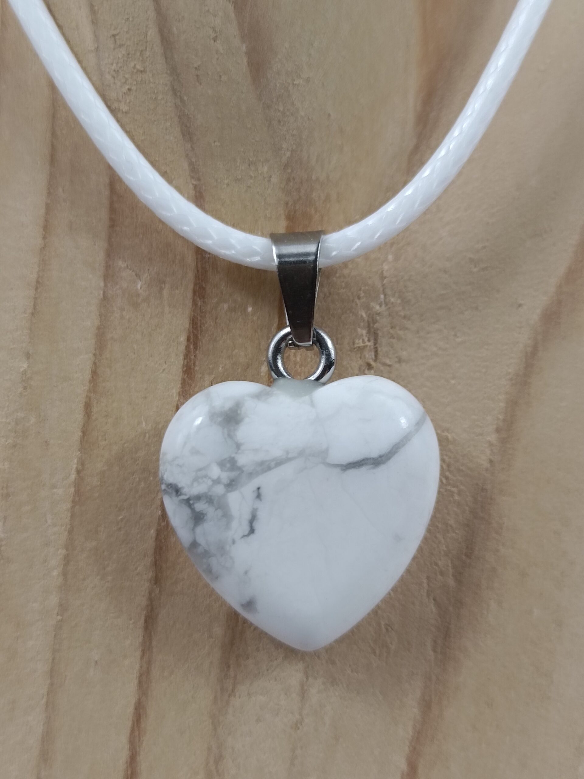 Collier cœur en pierre naturelle Howlite blanche – Image 2