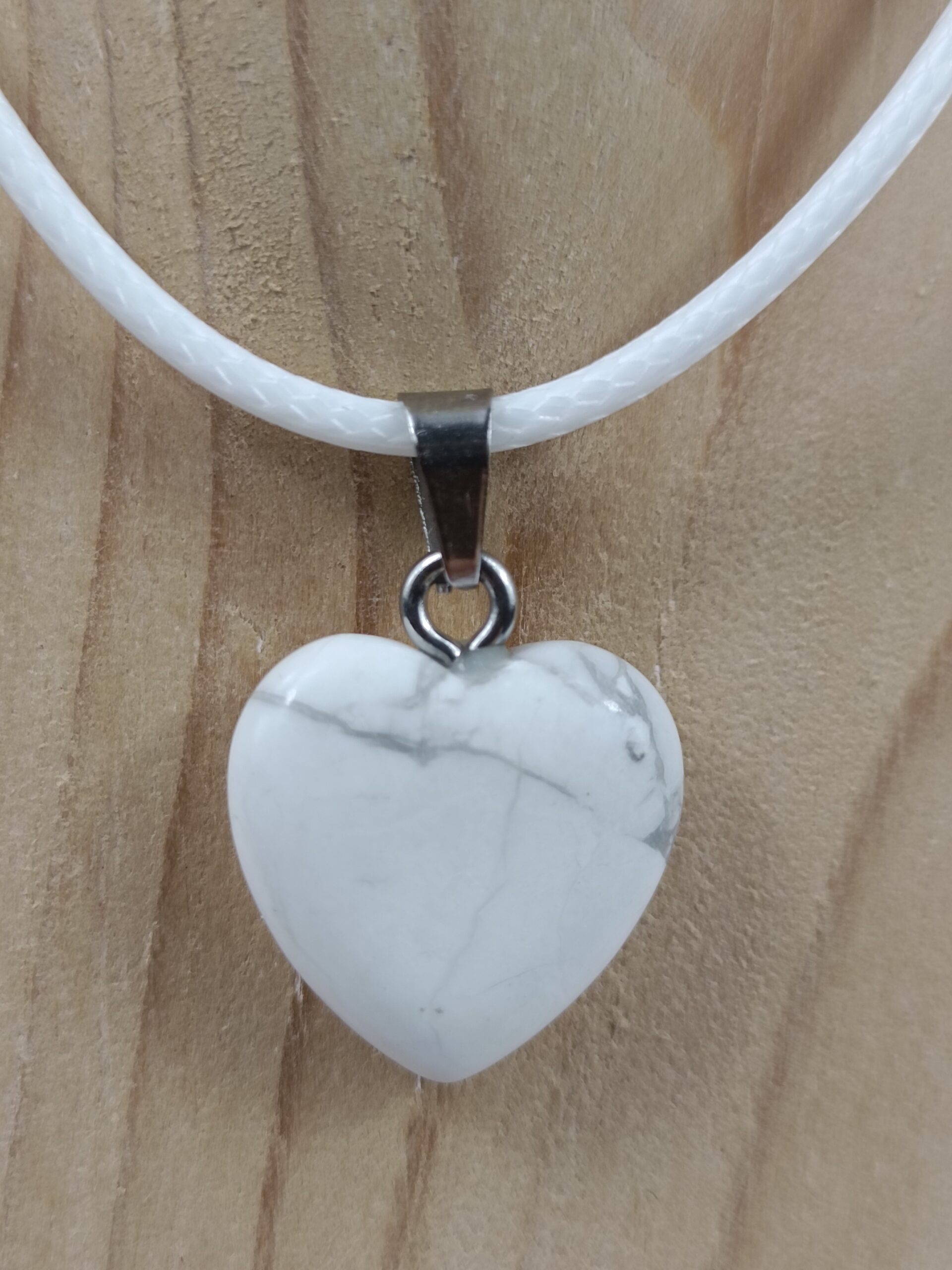 Collier cœur en pierre naturelle Howlite blanche – Image 3