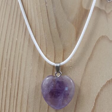 Collier pierre naturelle Améthyste en forme de cœur