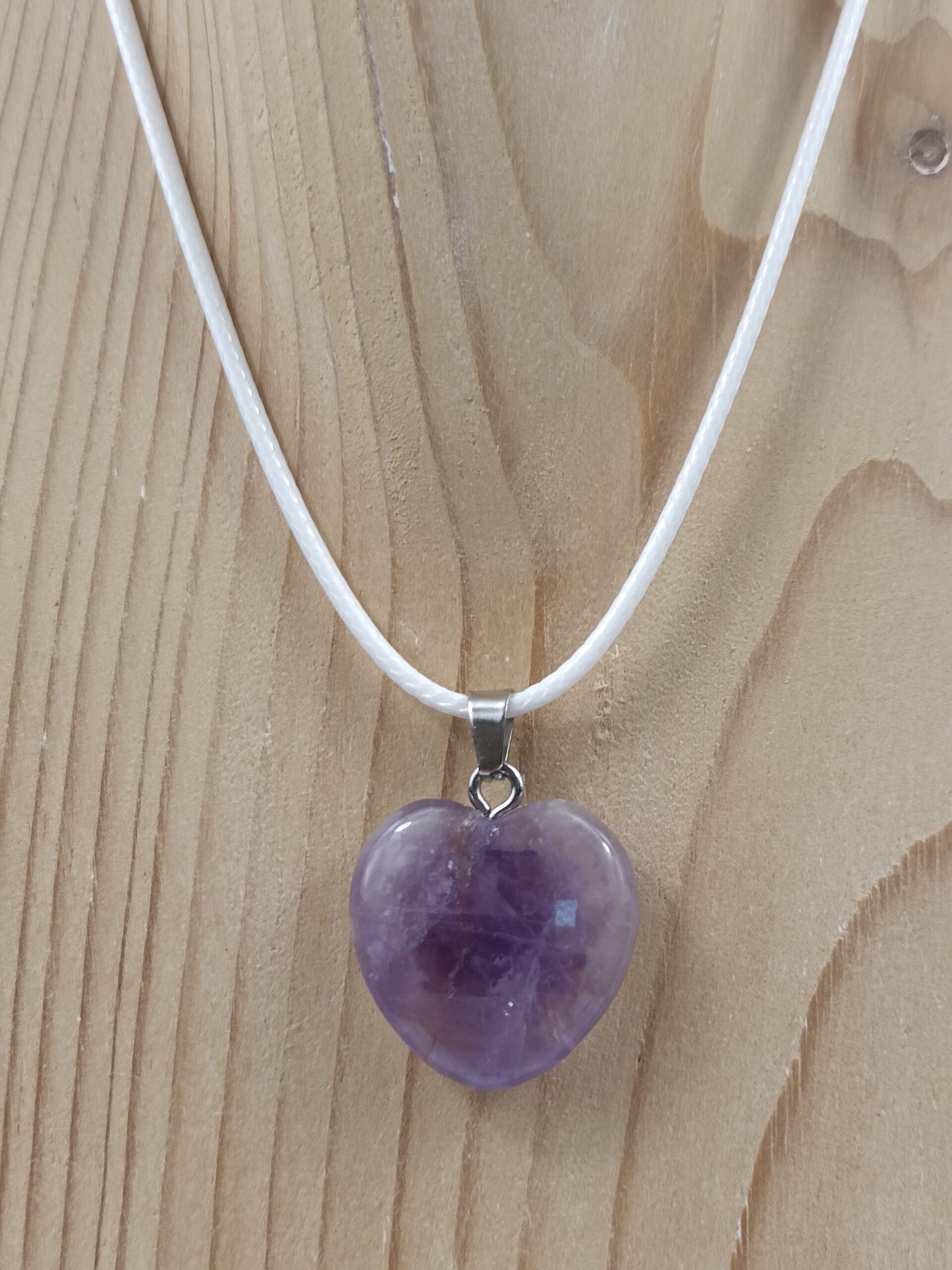 Collier pierre naturelle Améthyste en forme de cœur