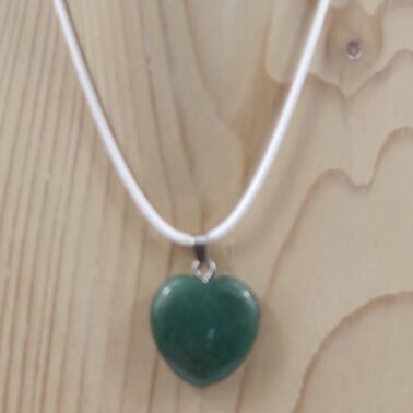Collier pierre naturelle en forme de cœur en Aventurine verte