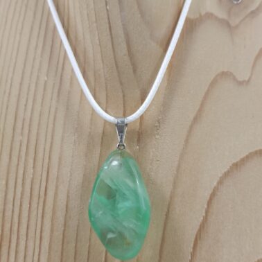 Collier pierre roulée Fluorine belle qualité A+