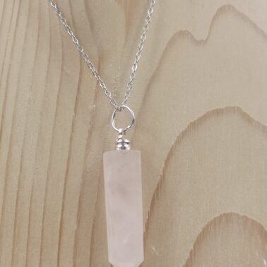 Collier pendentif pointe en pierre naturelle Quartz Rose qualité A