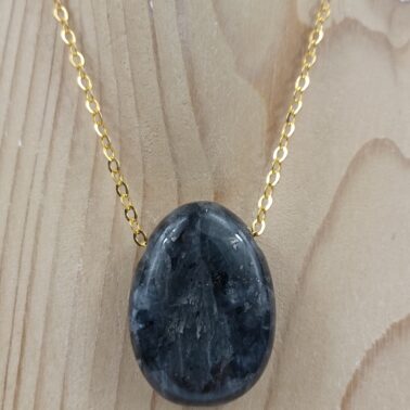Collier pierre naturelle pierre percée forme goutte en Larvikite