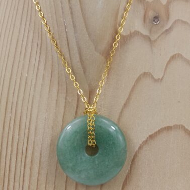 Collier Donut en Aventurine verte naturelle avec chaîne dorée – Qualité A