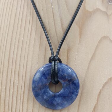 Collier Donut en Pierre Sodalite avec cordon noir – Qualité A