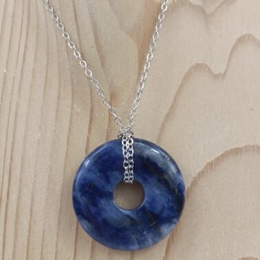 Collier Donut en Sodalite naturelle avec chaîne argentée – Qualité A