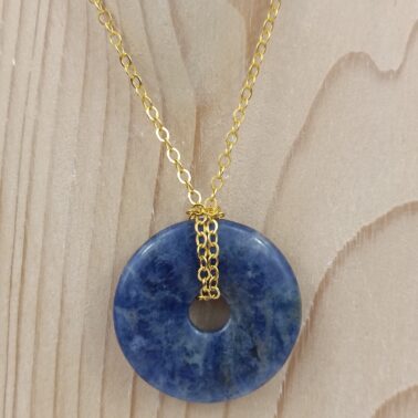 Collier Donut en Sodalite naturelle avec chaîne argentée – Pierre naturelle du Brésil