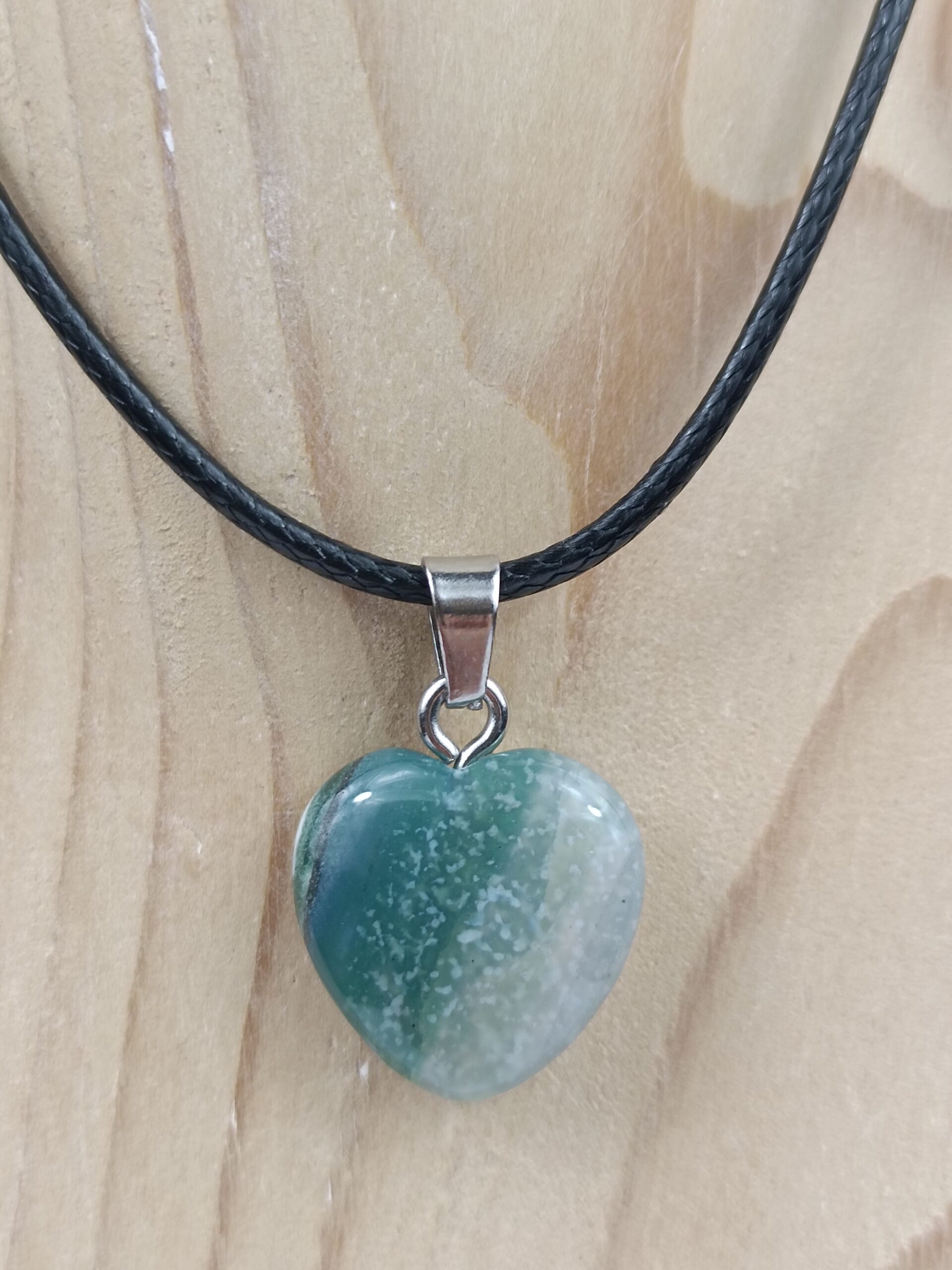 Collier pierre Agate mousse en forme de cœur 1.5 x 1.5 cm – Image 3