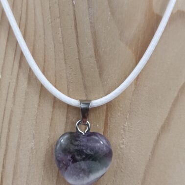 Collier pierre naturelle Améthyste en forme de cœur 1.5 x 1.5 cm