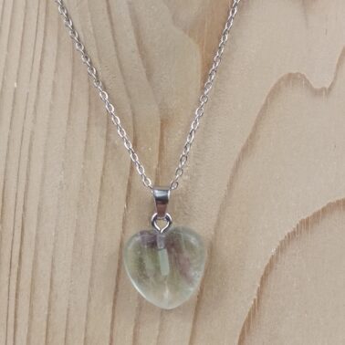 Collier pierre naturelle cœur en fluorine multicolore