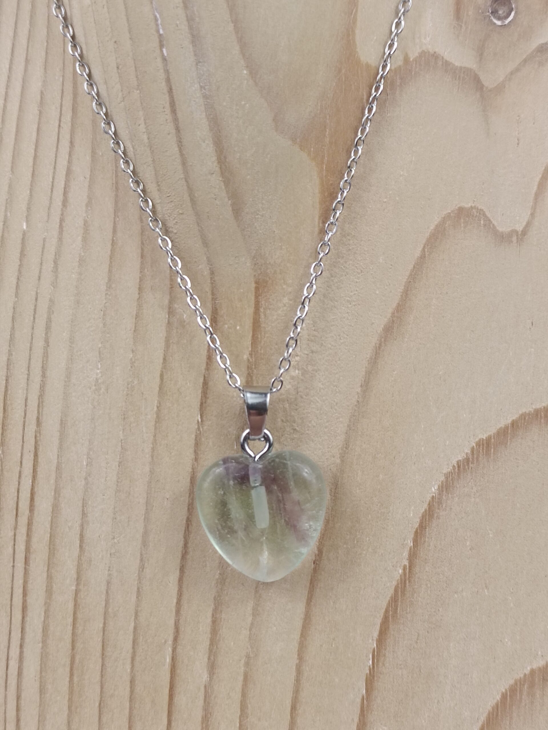 Collier pierre naturelle cœur en fluorine multicolore