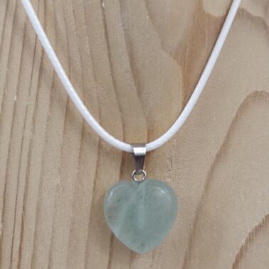 Collier pierre naturelle cœur en fluorine multicolore