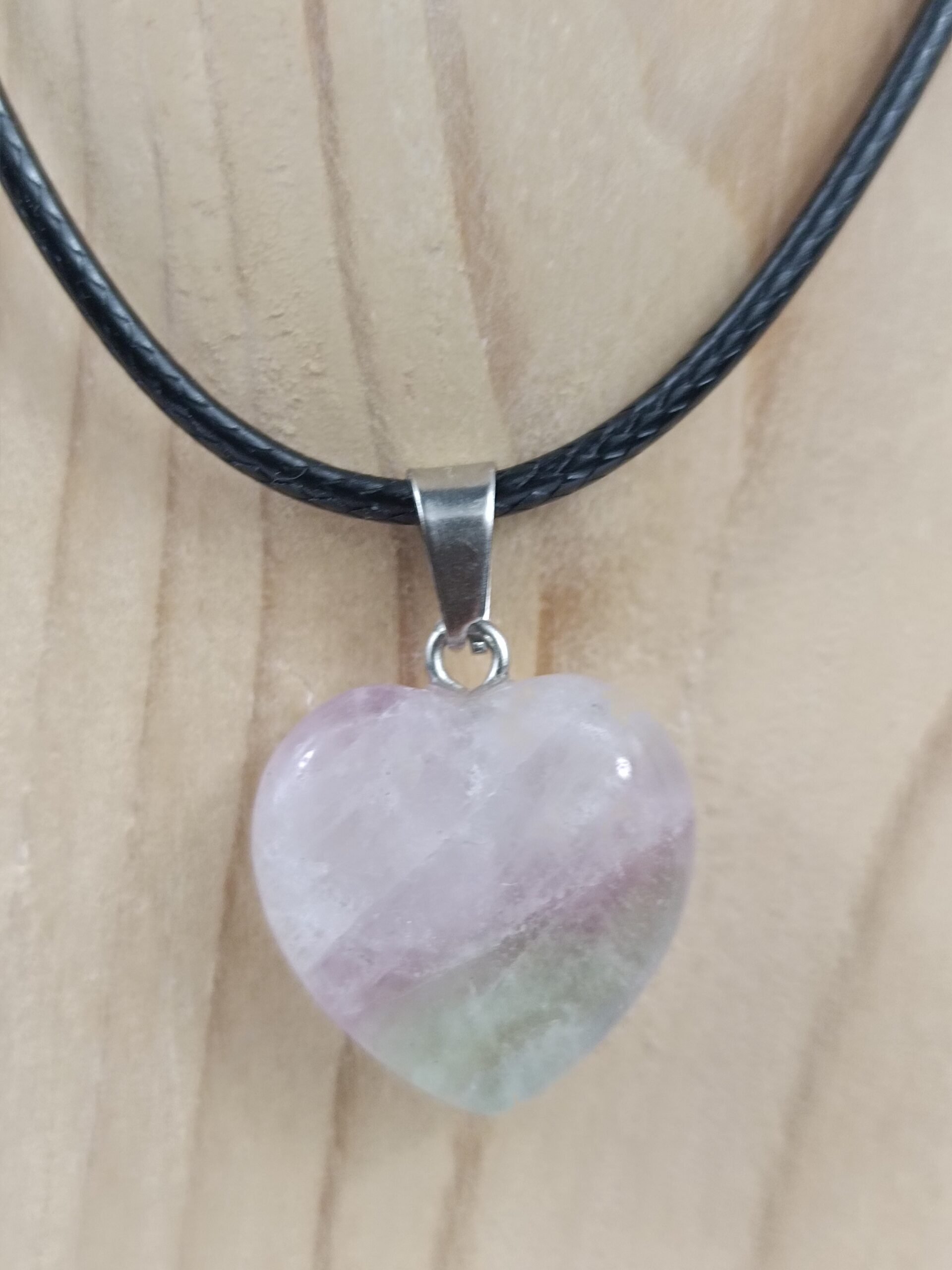 Collier pierre naturelle cœur en fluorine multicolore – Image 2