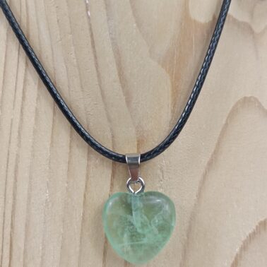 Collier pierre naturelle cœur fluorine verte
