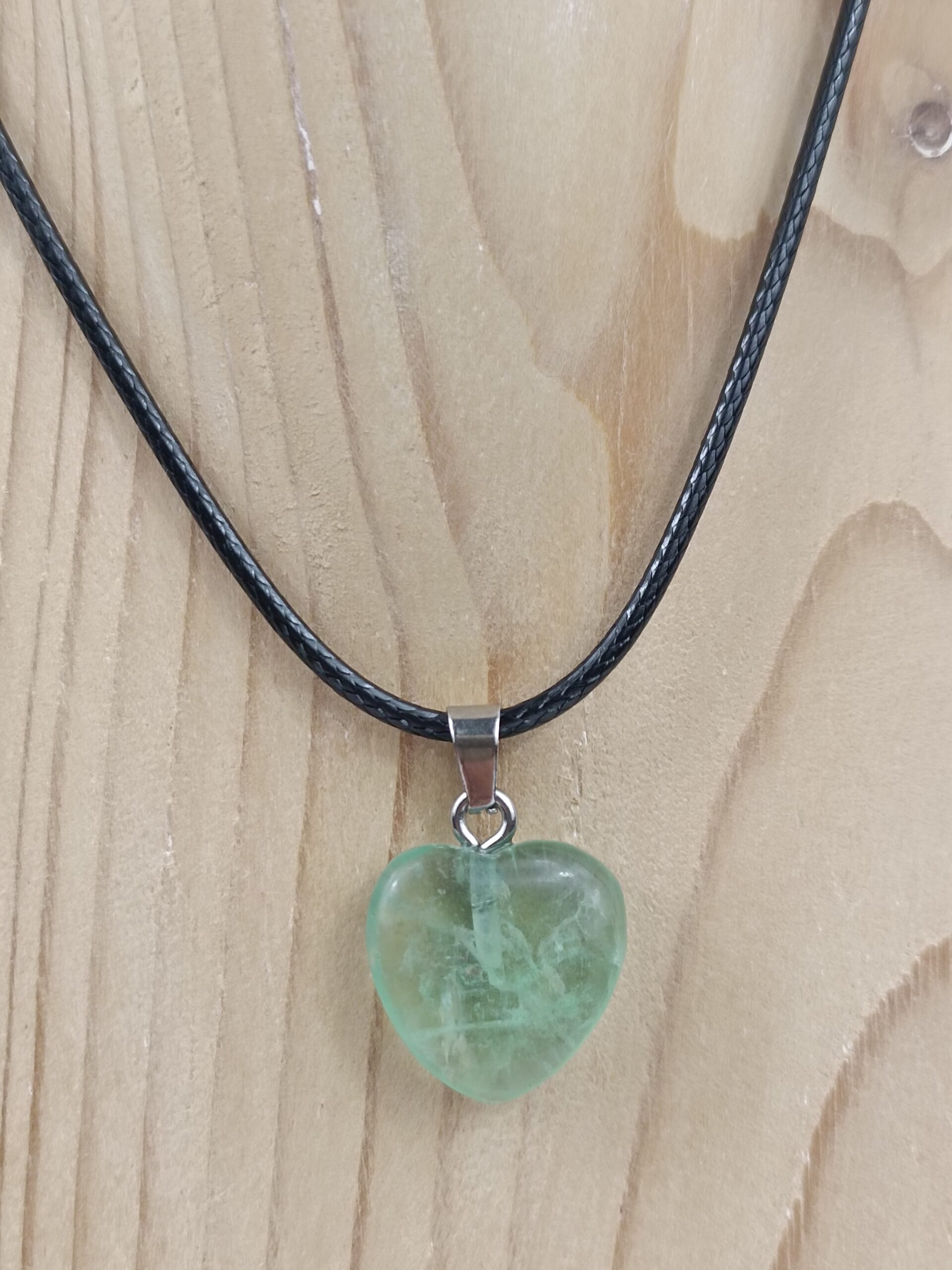 Collier pierre naturelle cœur fluorine verte