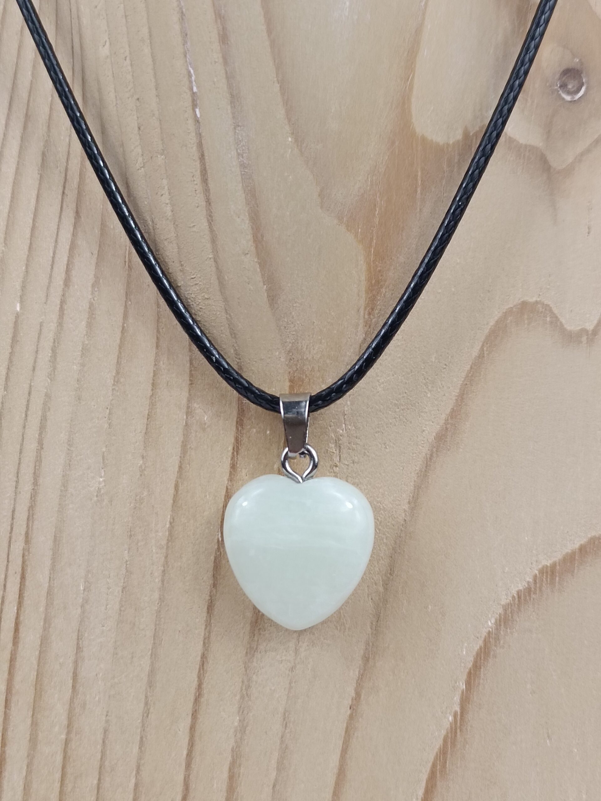 Collier cœur en Jade de Chine naturel avec cordon noir – Qualité A
