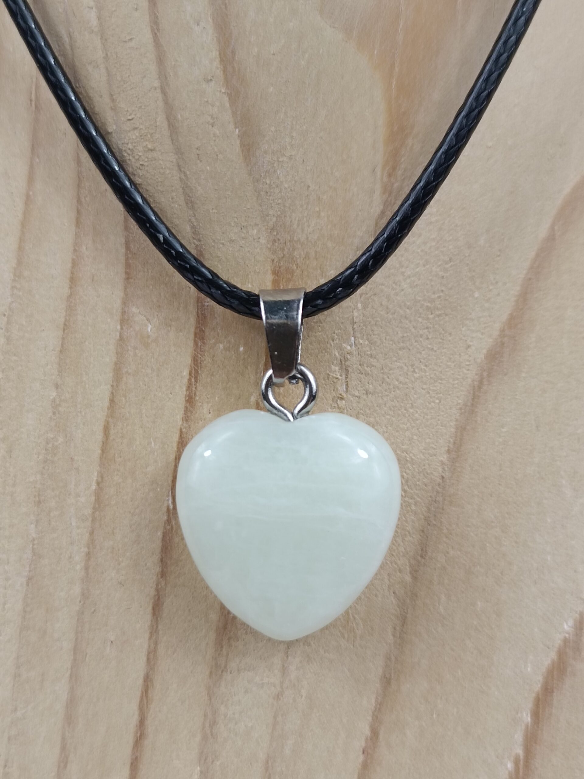 Collier cœur en Jade de Chine naturel avec cordon noir – Qualité A – Image 2