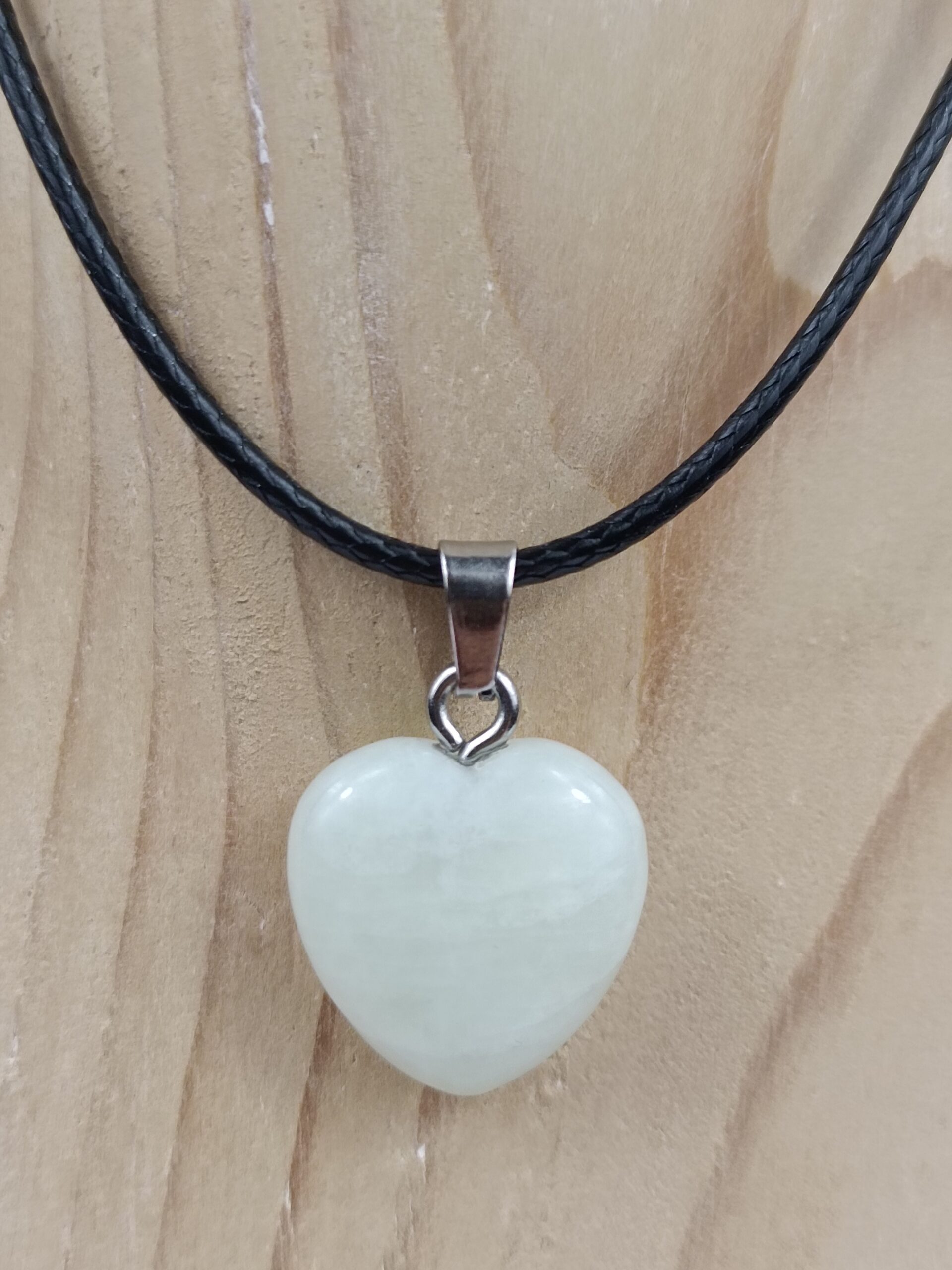 Collier cœur en Jade de Chine naturel avec cordon noir – Qualité A – Image 3