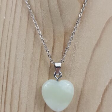 Collier pierre naturelle en forme de cœur en jade de Chine