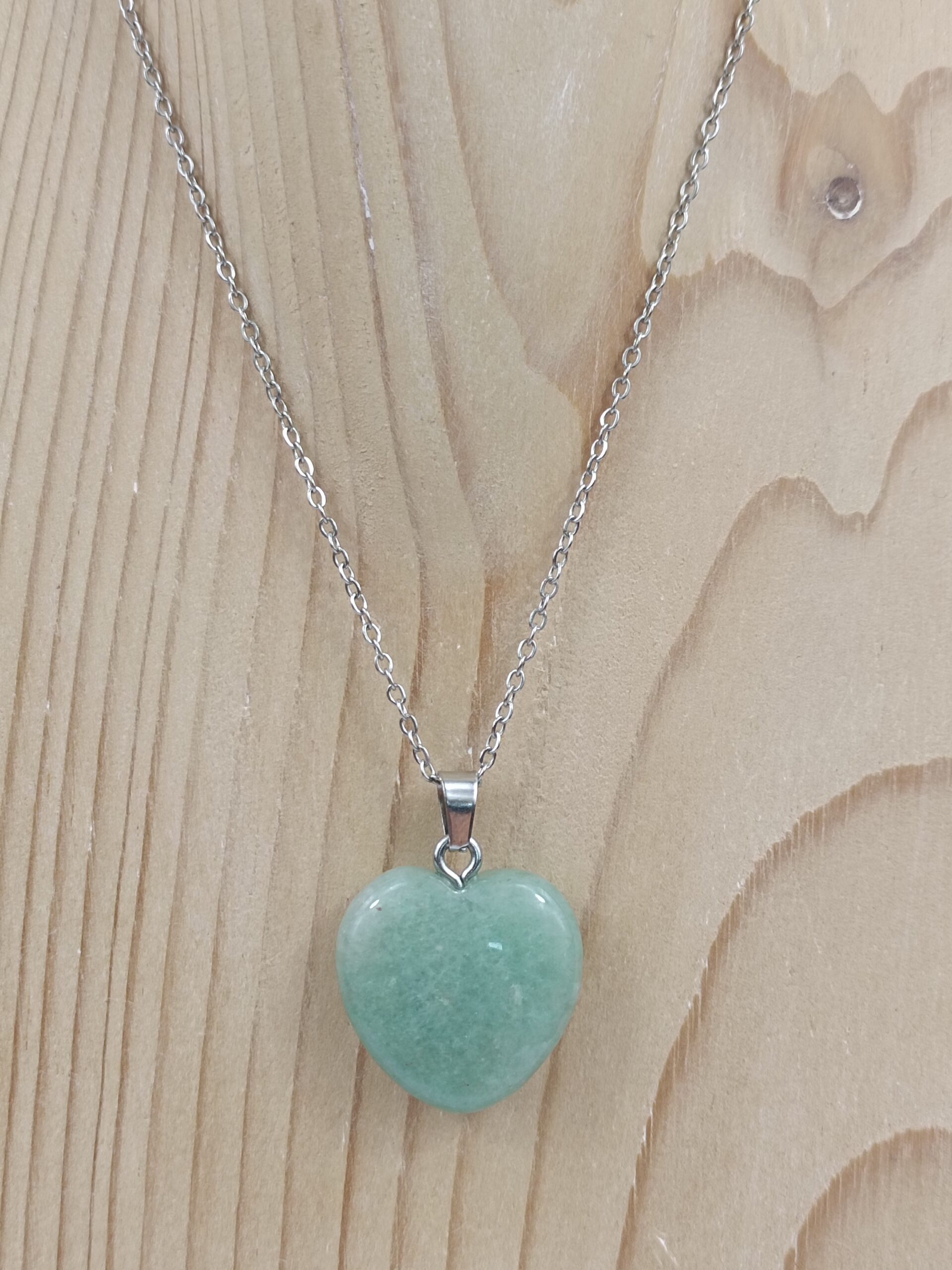 Collier cœur en Aventurine verte naturelle avec chaîne argentée – Qualité A