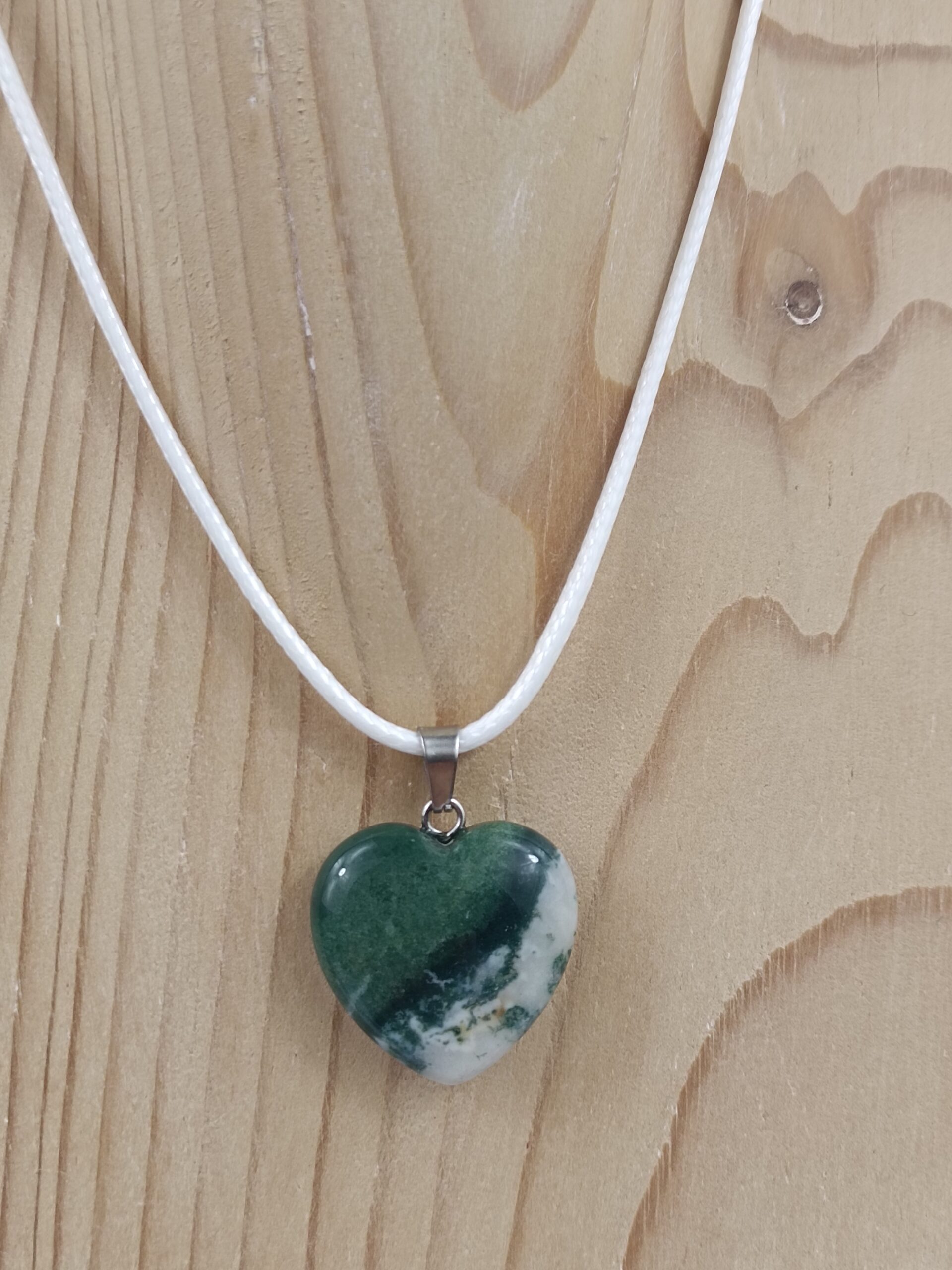 Collier pierre naturelle Agate mousse en forme de cœur