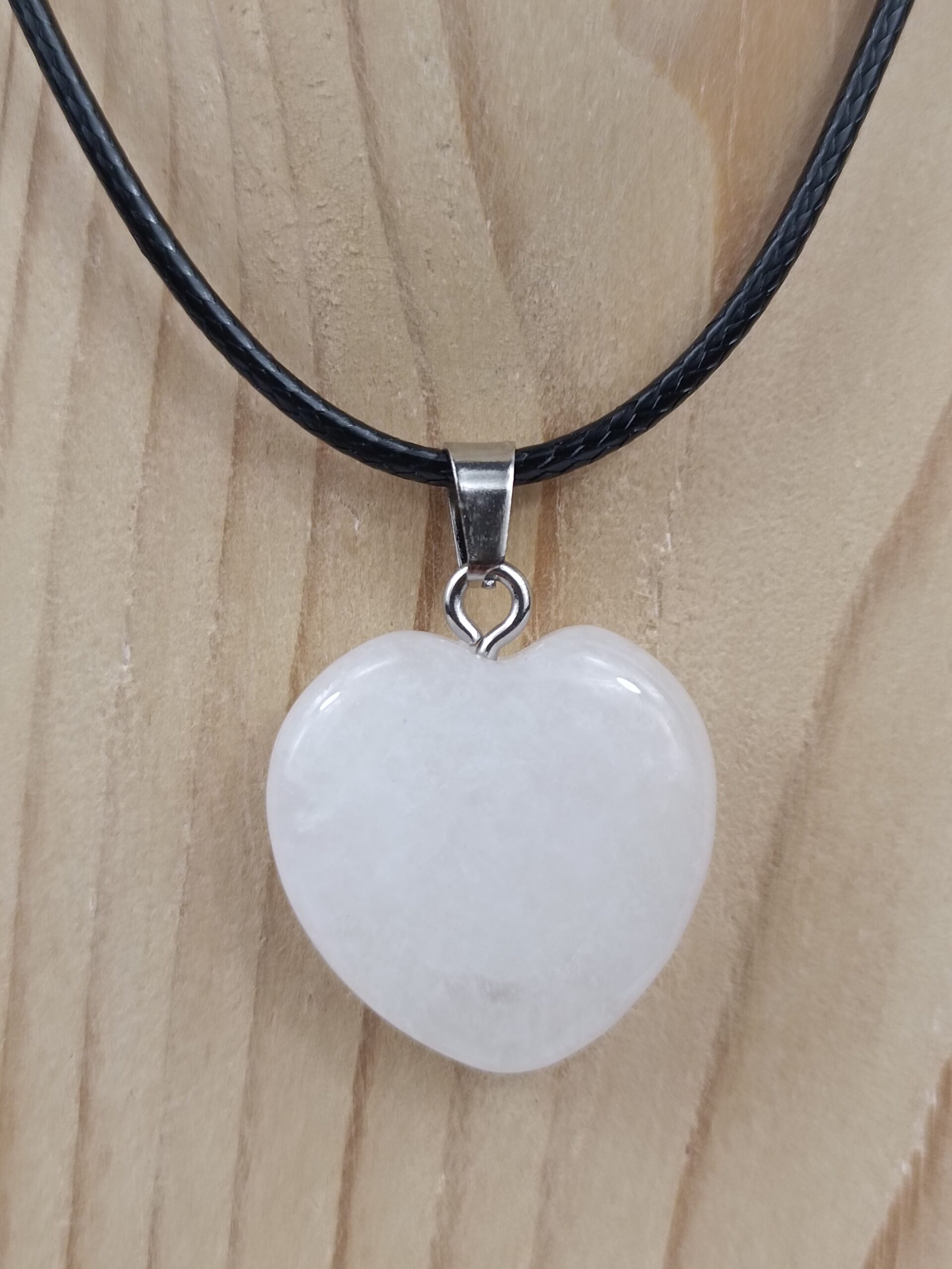 Collier Cristal de Roche en forme de cœur – Image 2
