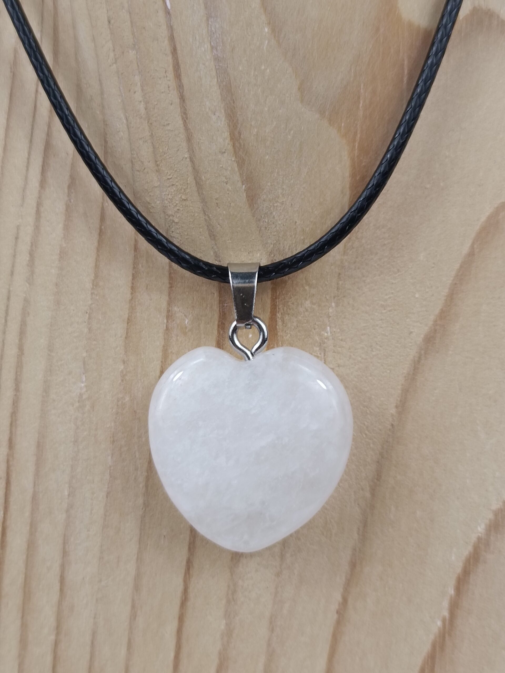 Collier Cristal de Roche en forme de cœur – Image 3