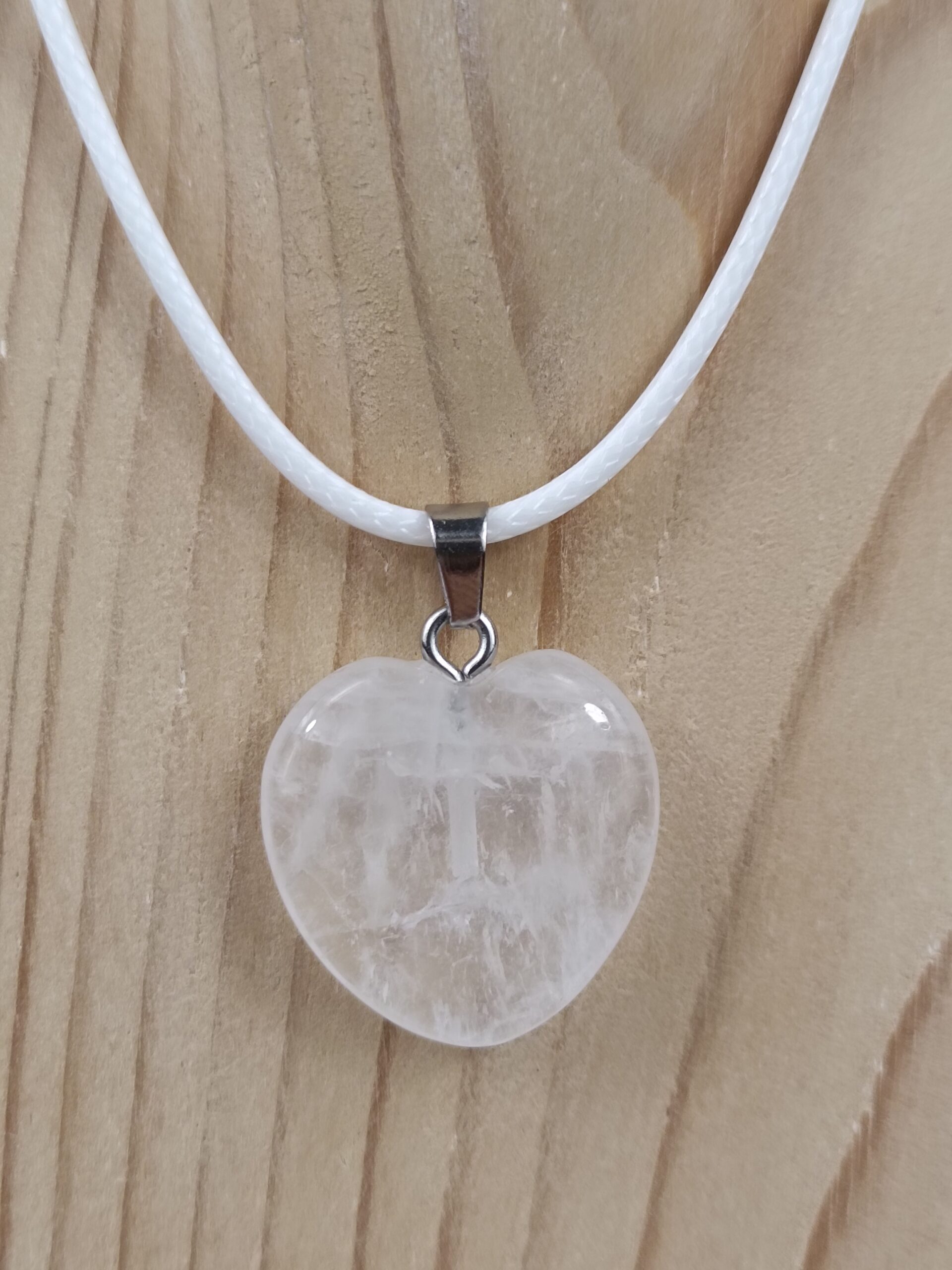 Collier Cristal de Roche en forme de cœur – Image 3