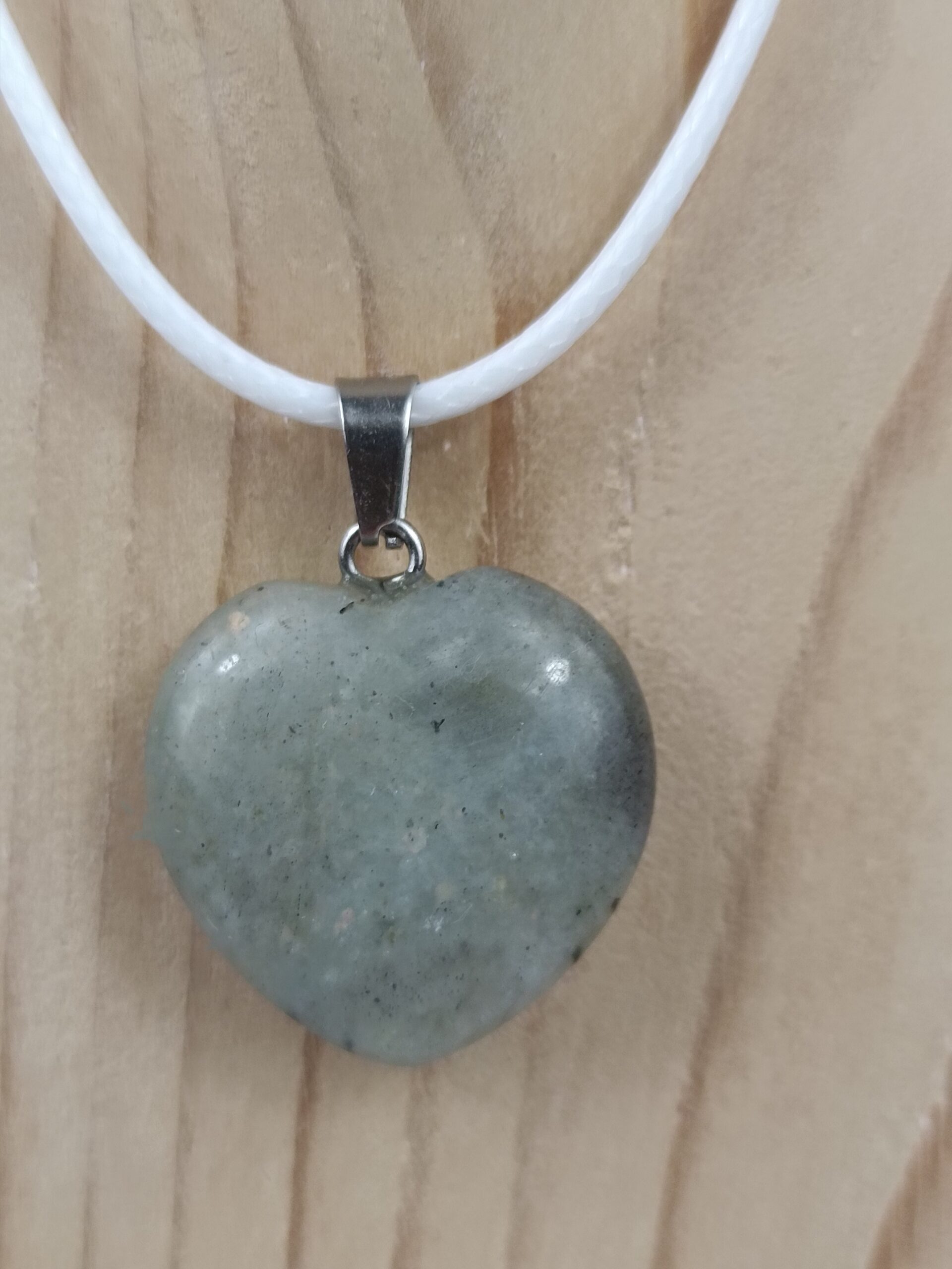 Collier en forme de cœur pierre naturelle Labradorite – Image 2