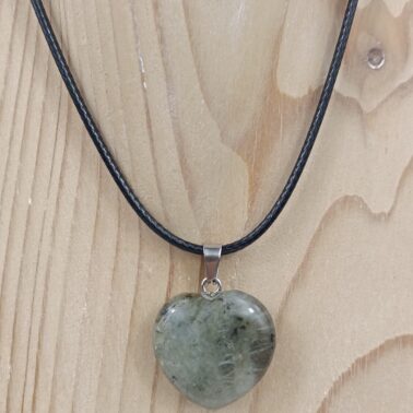 Collier en forme de cœur pierre naturelle Labradorite