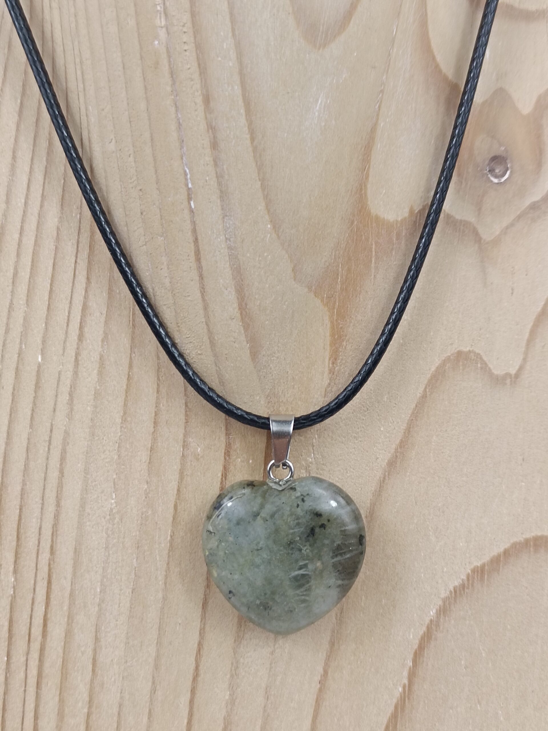 Collier en forme de cœur pierre naturelle Labradorite