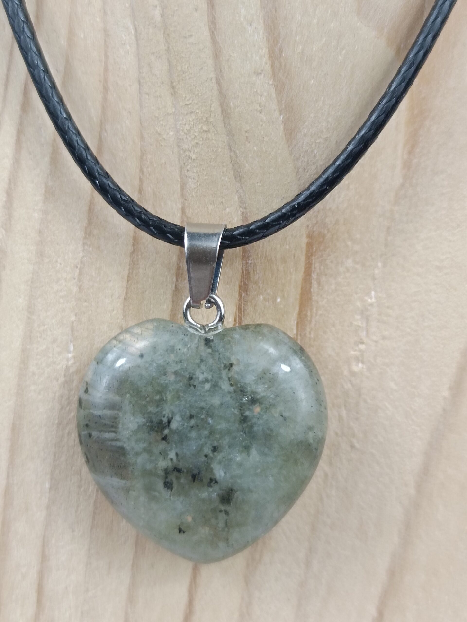 Collier en forme de cœur pierre naturelle Labradorite – Image 3
