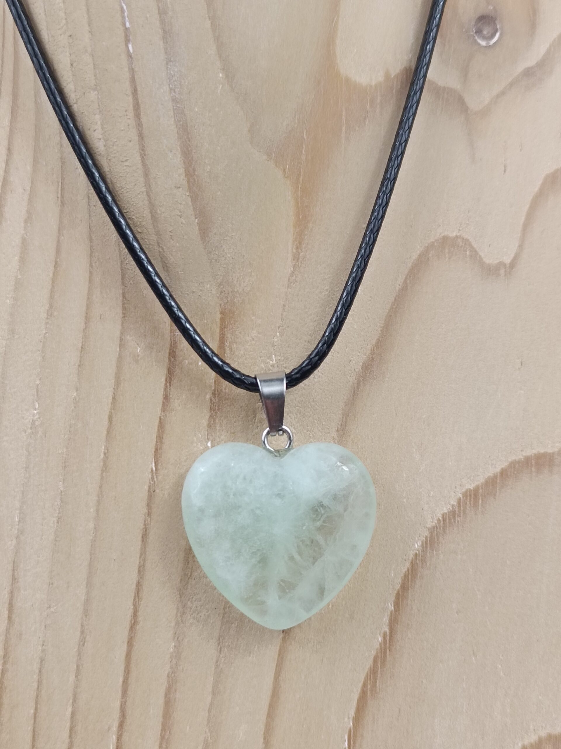 Collier pierre naturelle cœur fluorine verte