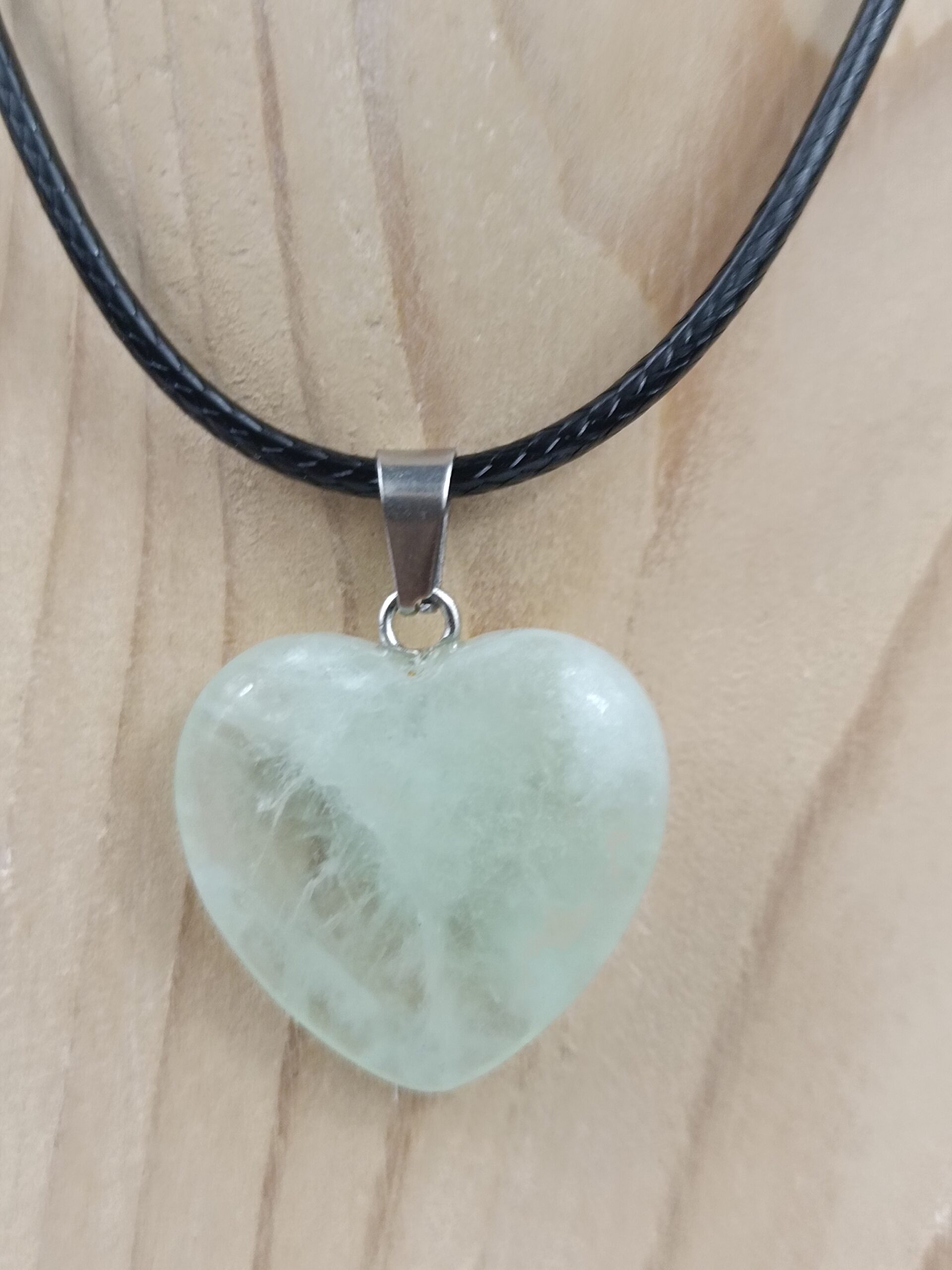 Collier pierre naturelle cœur fluorine verte – Image 3