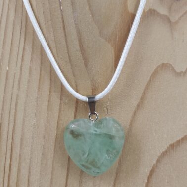 Collier pierre naturelle cœur fluorine verte