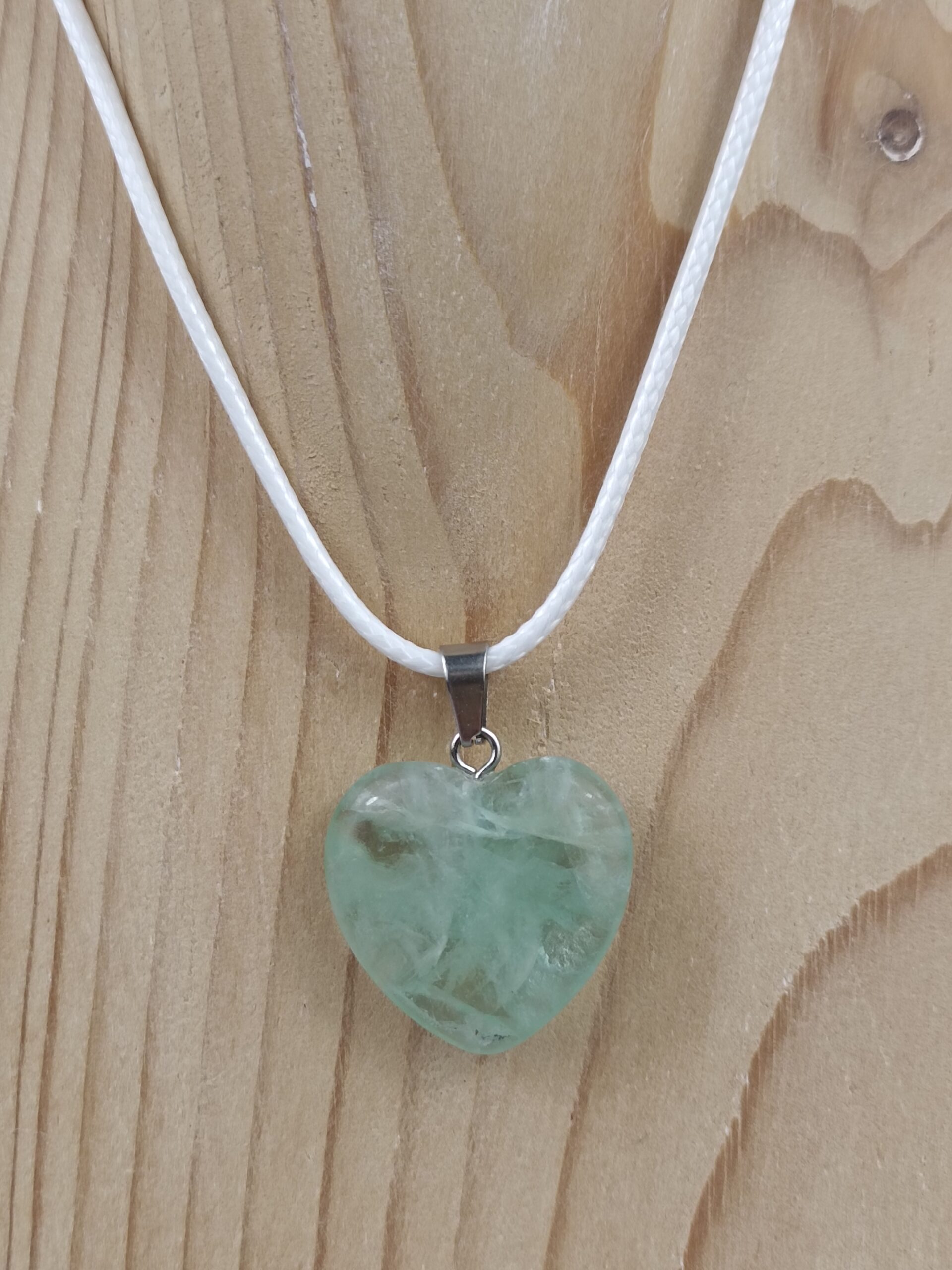 Collier pierre naturelle cœur fluorine verte