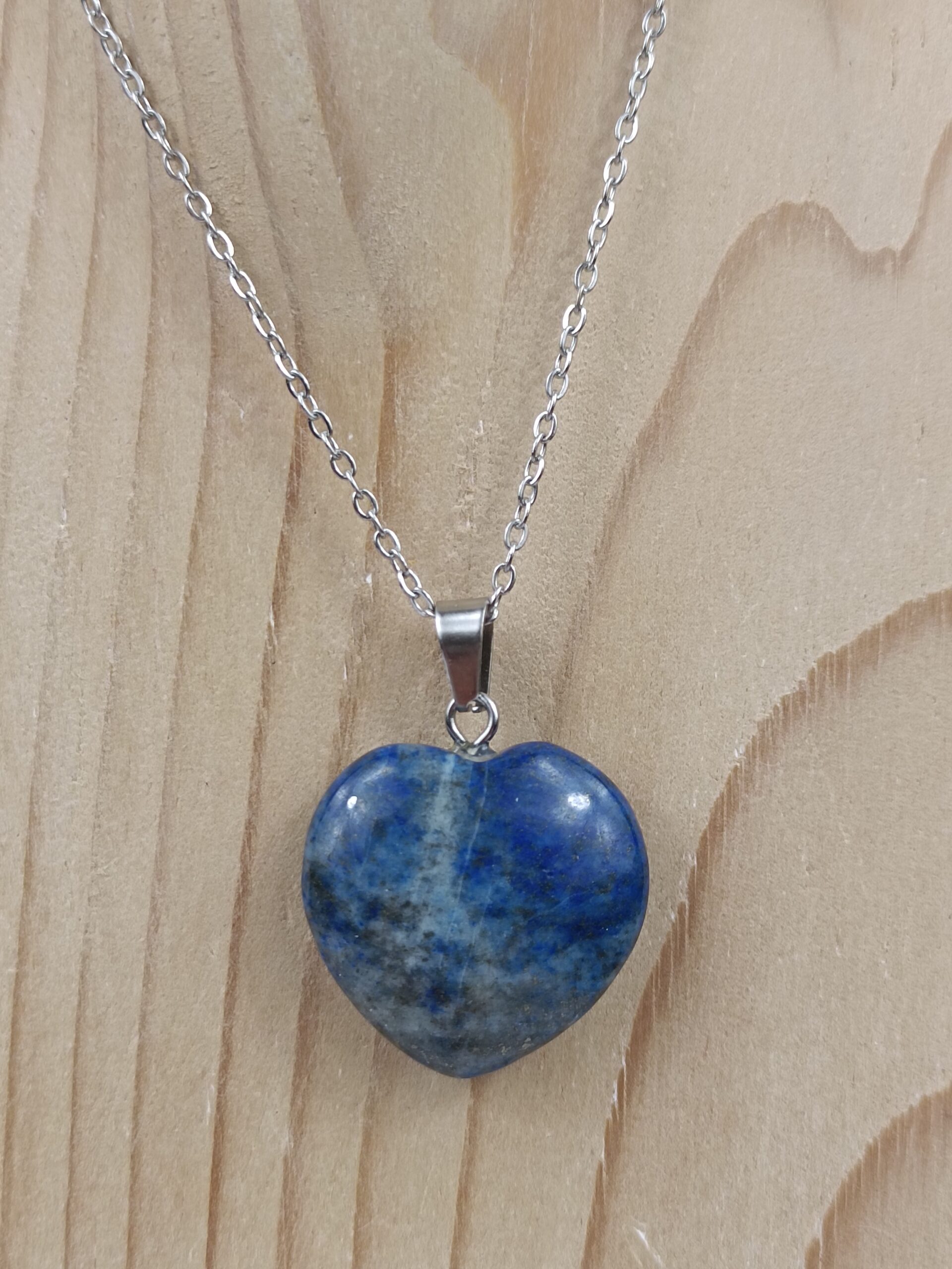 Collier cœur en lapis lazuli pierre naturelle, provenant d'Afghanistan
