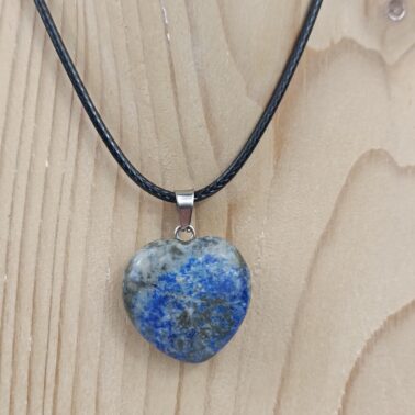 Bijou cœur en Lapis Lazuli naturel avec cordon noir – Qualité A